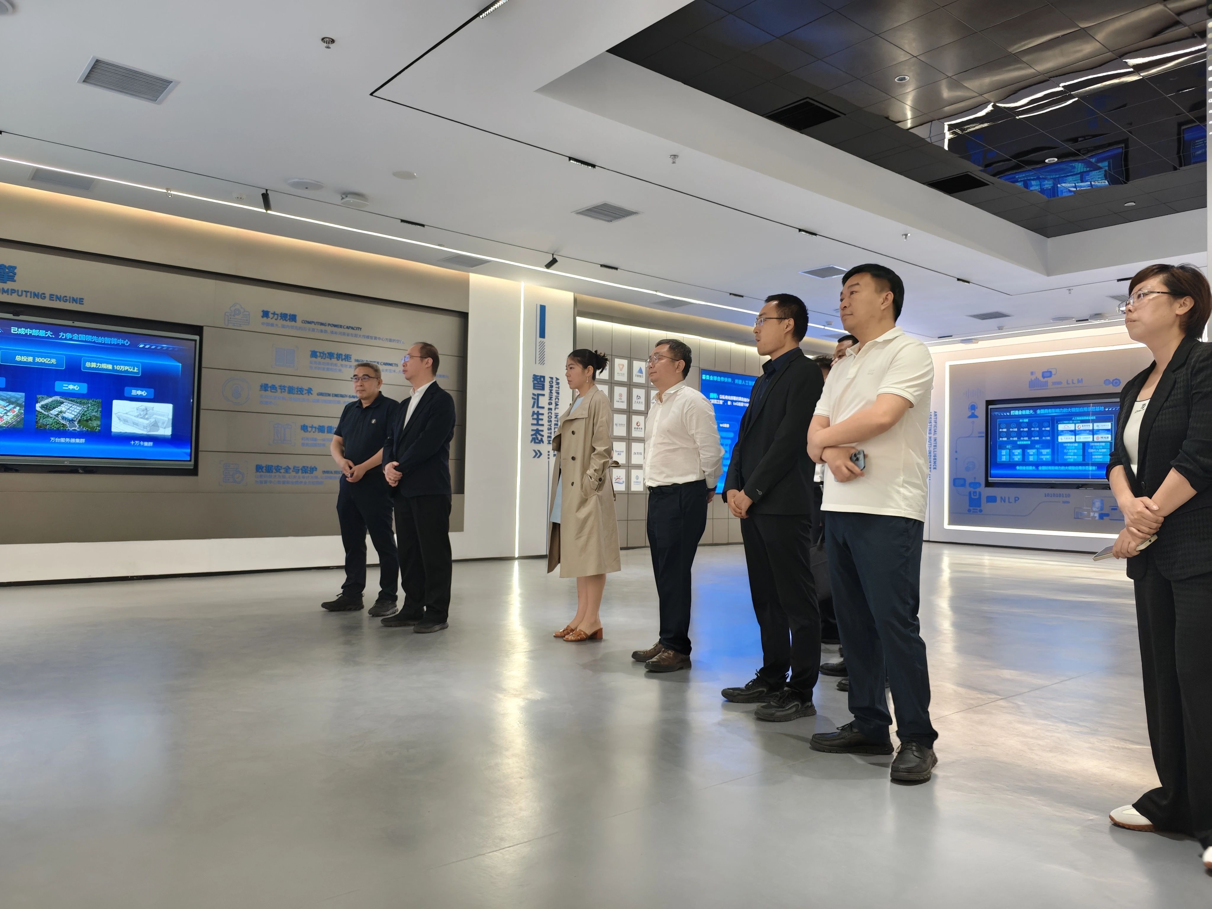 合作健企｜人民网党委书记叶蓁蓁调研空港数字城市，点赞人工智能发展成果