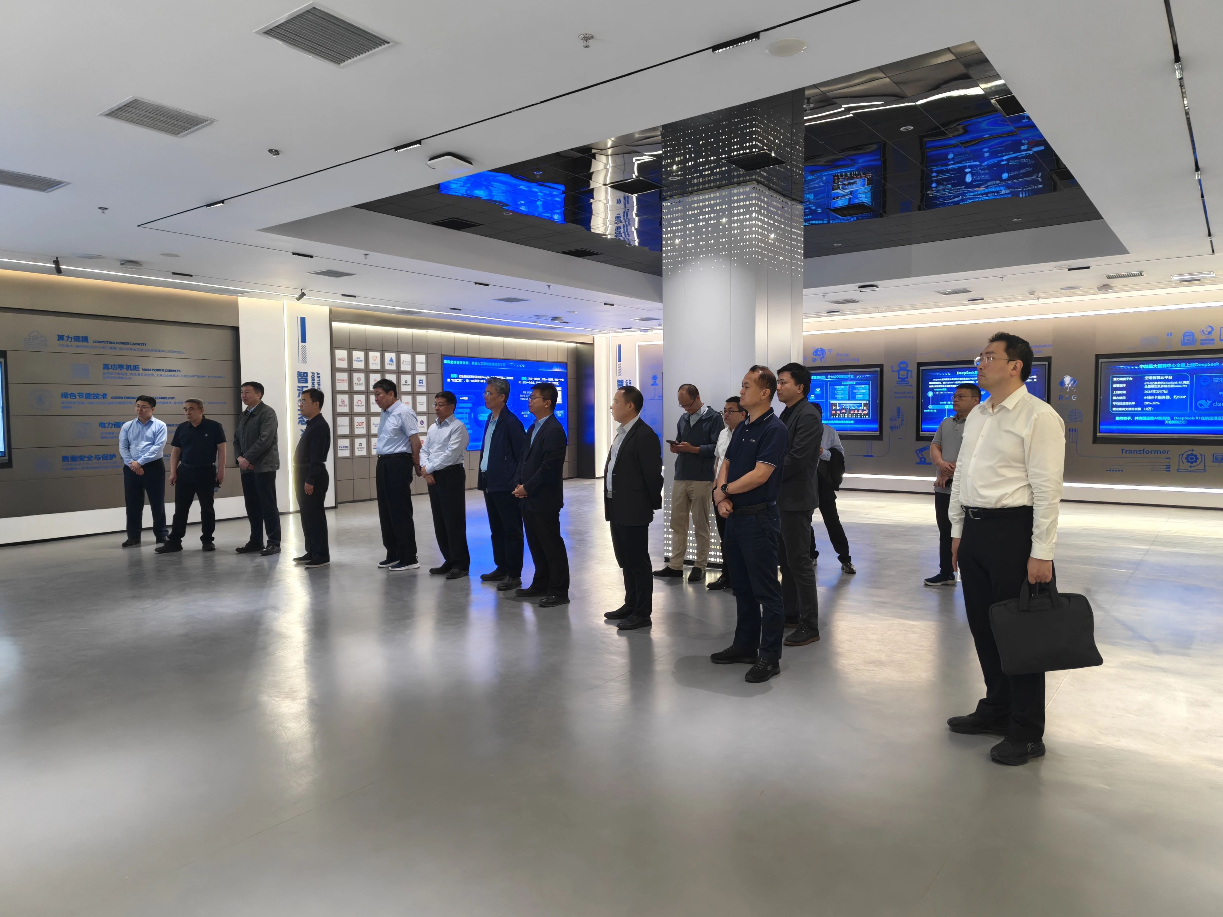 科技强企|中国科学技术大学党委书记舒歌群一行到访空港数字城市