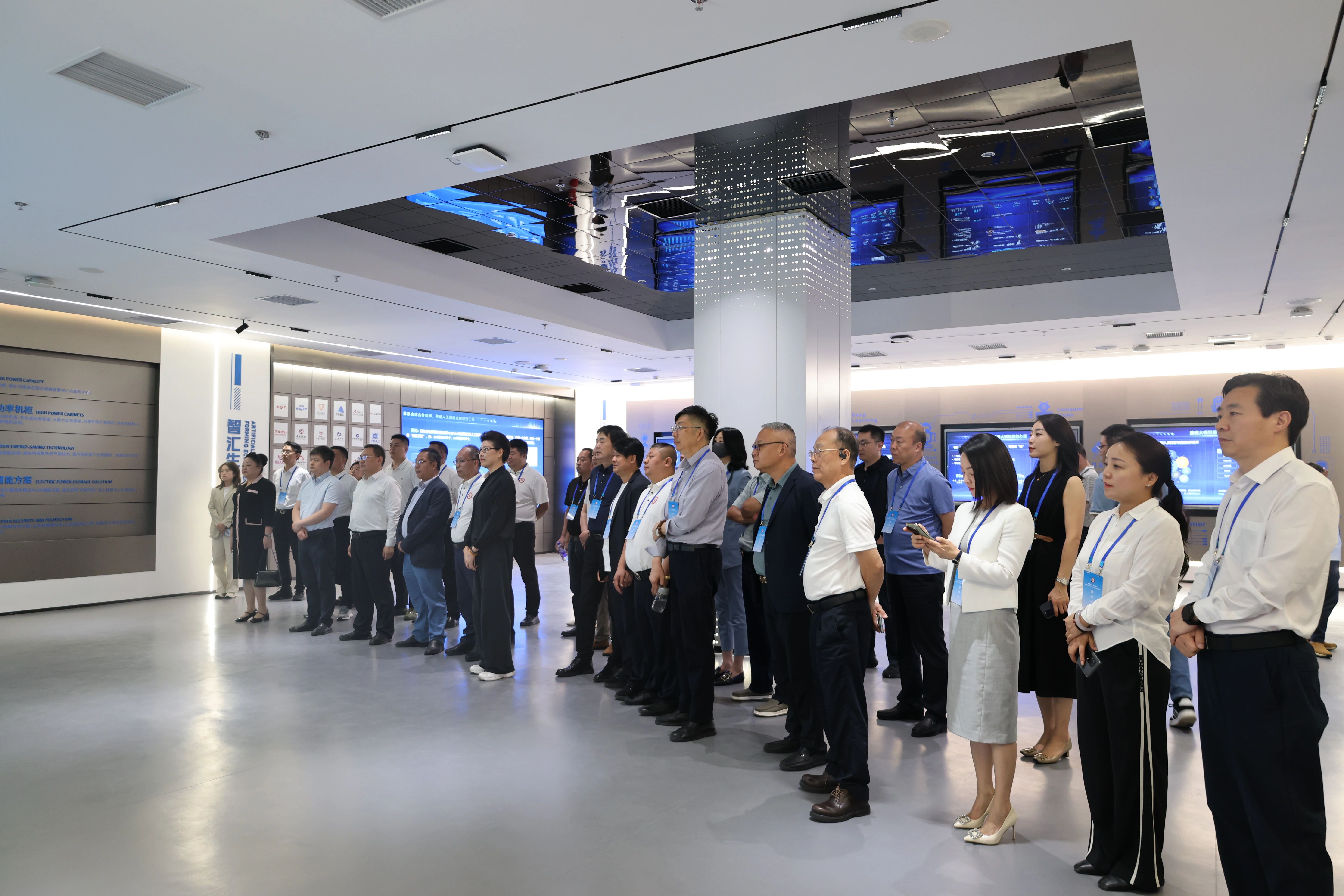 政府助企|民革东南十省企业家到访空港数字城市 共绘人工智能+新篇