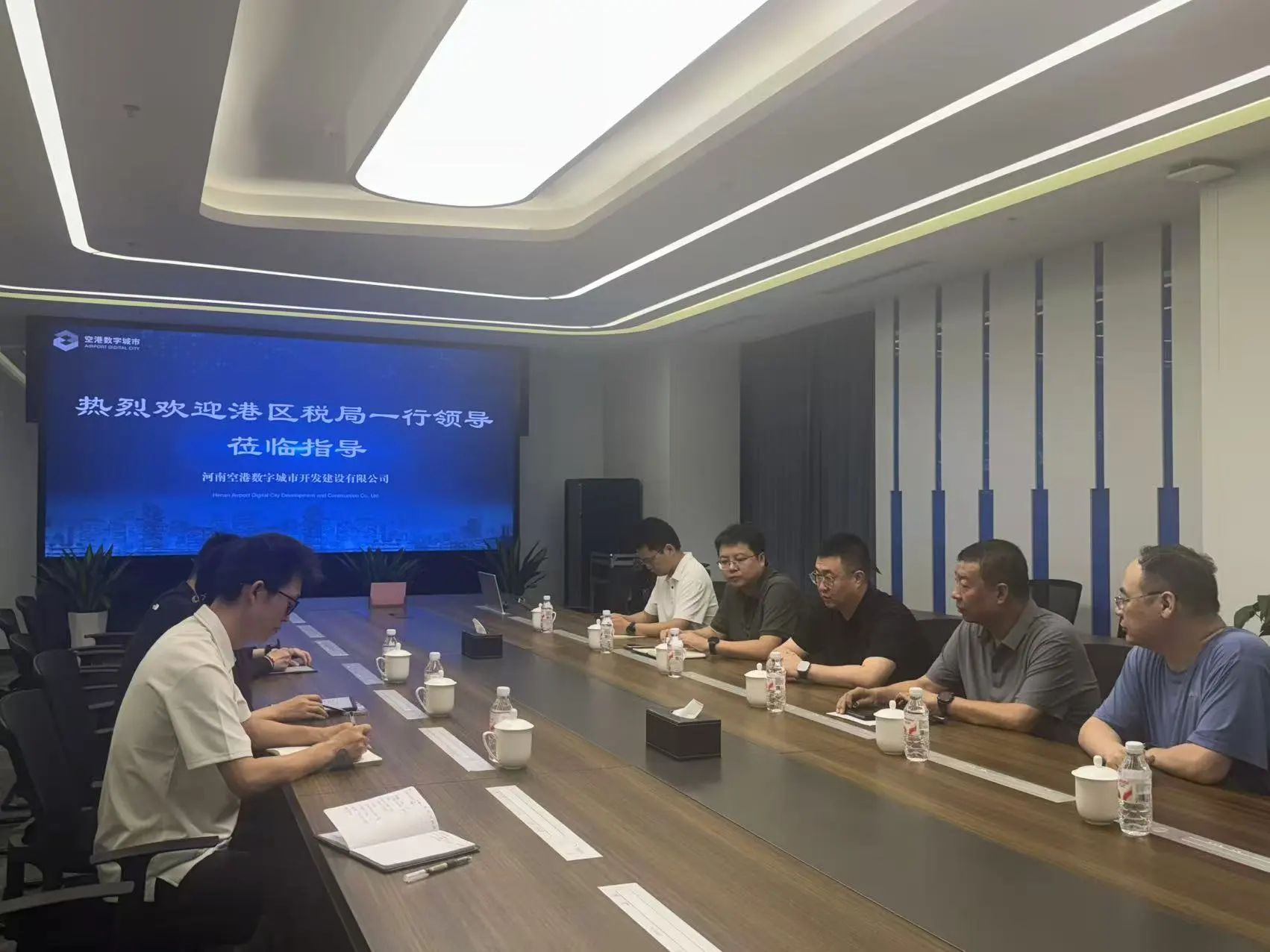 政府助企|航空港区税务分局王研一行莅临空港数字城市考察