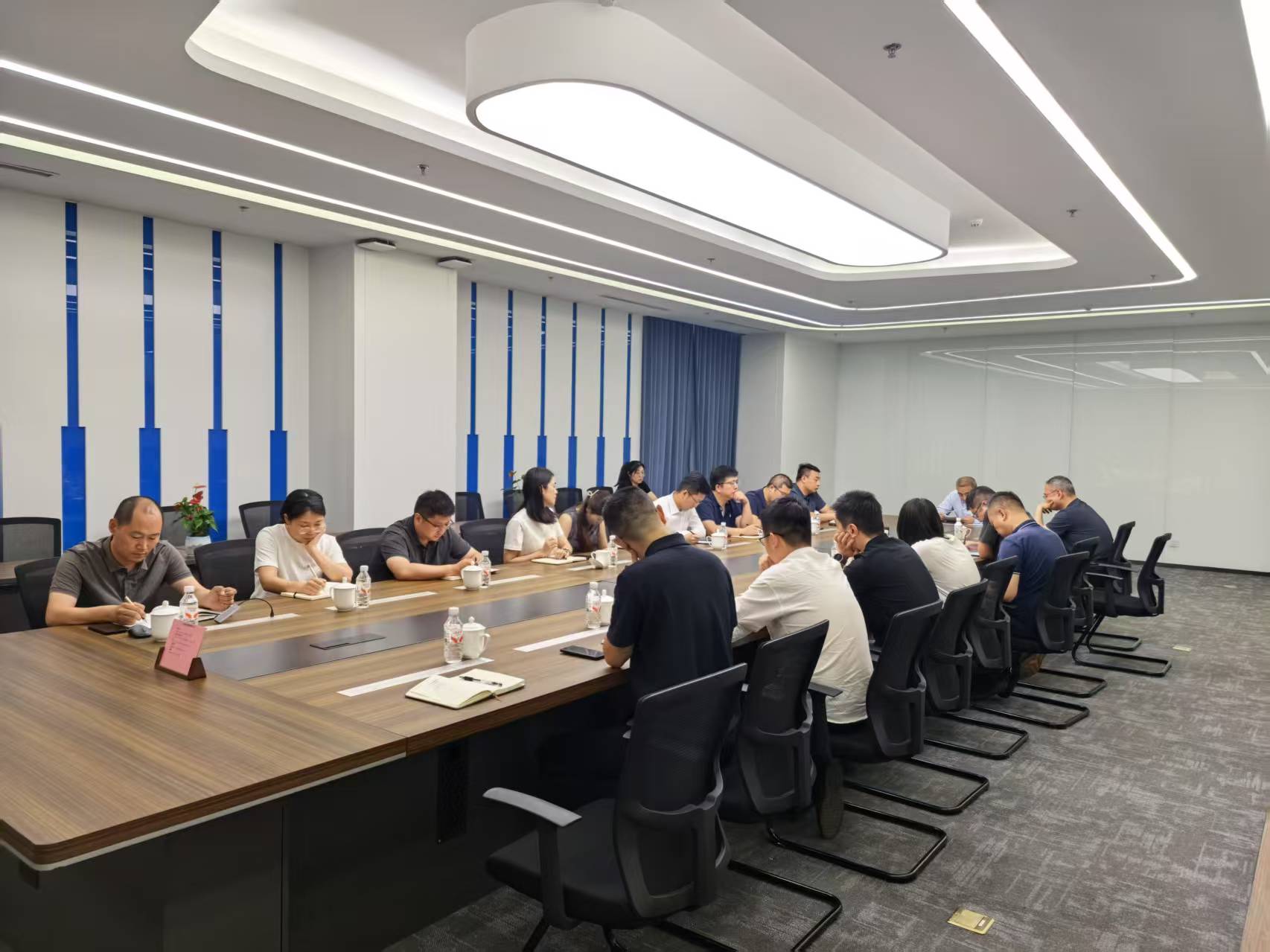 空港数字城市召开专题会议对落实中央八项规定精神暨整治违规吃喝再部署再加压